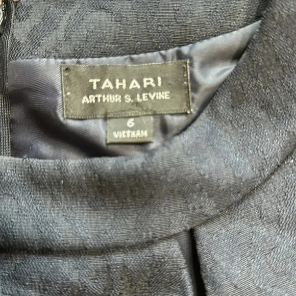 Tahari Arthur S. Levine Women's Tonal Pattern Cut-Out Detail Dress Size 6 - Picture 6 of 7